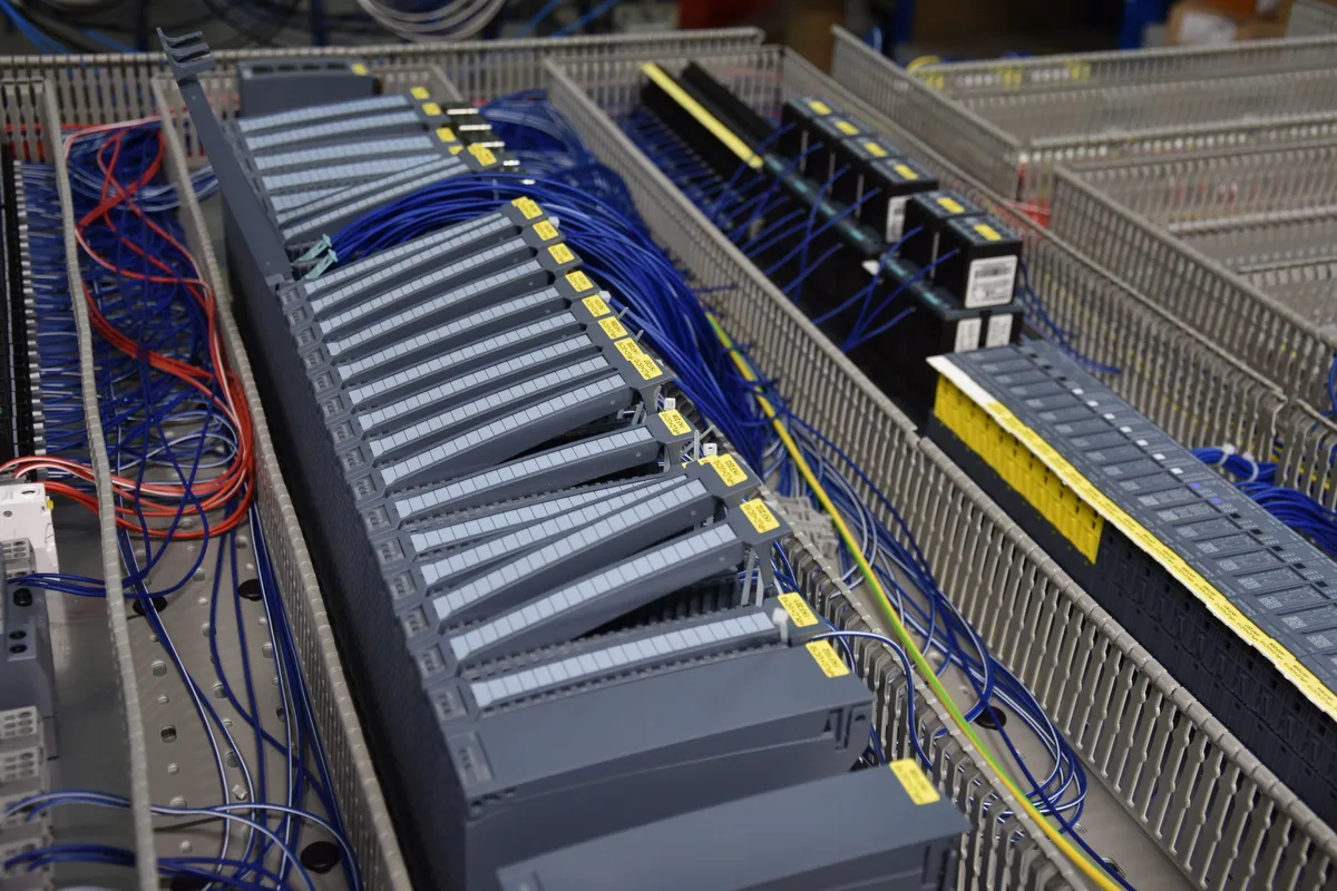 SPSynergy UG - Automatisierungs- und Industrieelektronik – Ankauf, Verkauf und Demontage - schaltschrank schütze steuerung sps schutzschalter leitungssschutz fi siemens schneider electric schalttafel sicherungsschrank